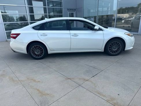 Used 2017 Toyota Avalon Limited w/ All Weather Liner Package FWD image 8