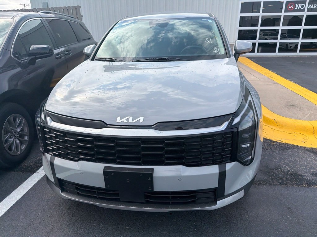 Used 2026 Kia Sportage EX FWD image 2
