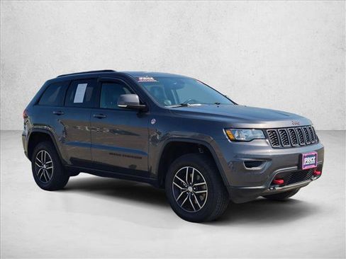 Used 2017 Jeep Grand Cherokee Trailhawk AWD/4WD image 3