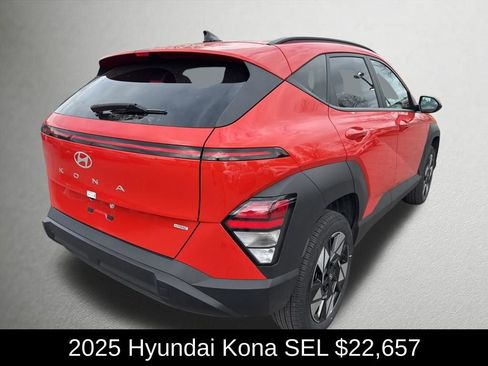 Used 2025 Hyundai Kona SEL image 3
