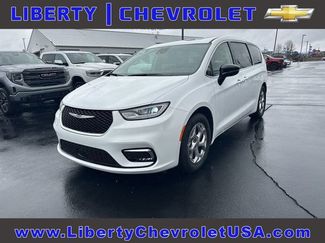 Used 2024 Chrysler Pacifica Limited video 1