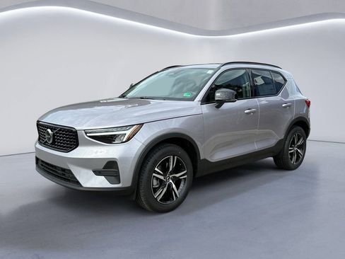 New 2026 Volvo XC40 B5 Core w/ Climate Package image 7