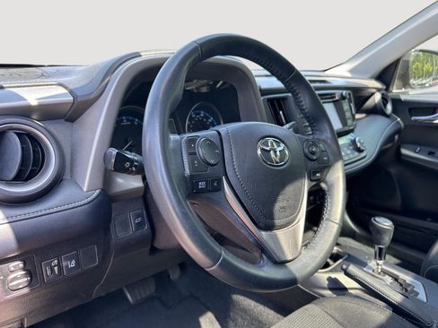 Used 2018 Toyota RAV4 XLE FWD image 11