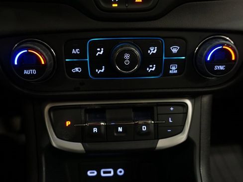 Certified 2024 GMC Terrain SLE w/ Driver Convenience Package image 15