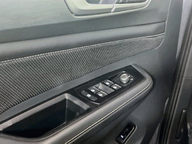 Used 2025 Volkswagen Atlas Cross Sport SE AWD/4WD image 17