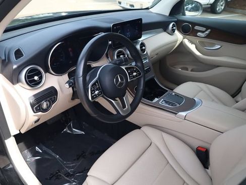 Used 2022 Mercedes-Benz GLC 300 4MATIC w/ Driver Assistance Package image 10