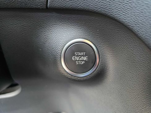 Certified 2025 Volvo XC40 B5 Core w/ Protection Package Premier image 33