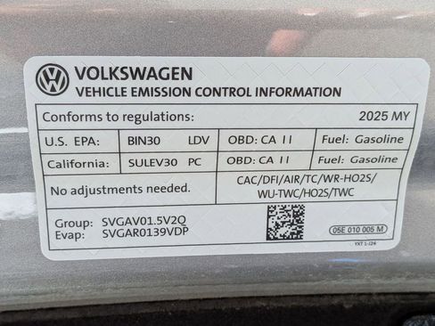 Used 2025 Volkswagen Jetta SE FWD image 33