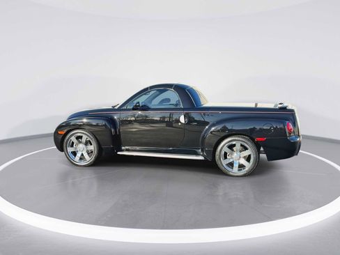 Used 2004 Chevrolet SSR w/ Preferred Equipment Group image 5