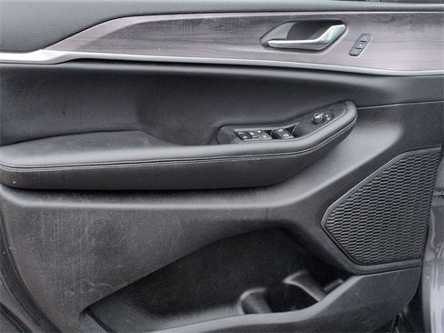 Used 2024 Jeep Grand Cherokee L Limited w/ Luxury Tech Group II image 15