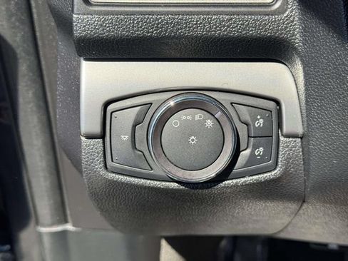 Used 2018 Ford Explorer XLT AWD/4WD image 18