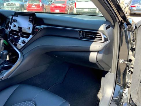 Used 2024 Toyota Camry SE image 18