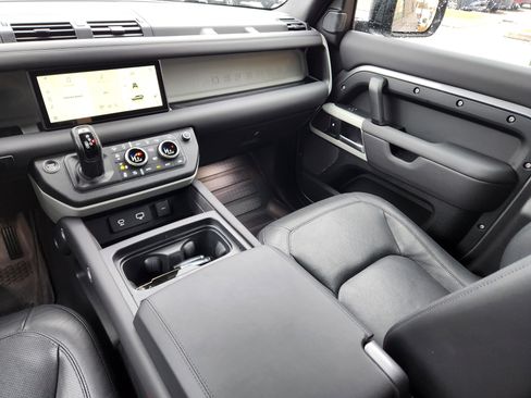 Used 2024 Land Rover Defender 110 S image 14