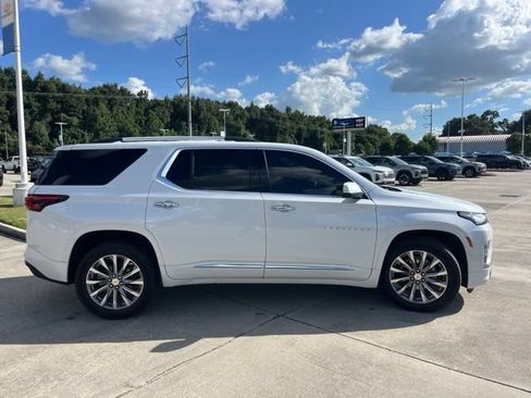 Used 2022 Chevrolet Traverse Premier w/ LPO, Floor Liner Package FWD image 10