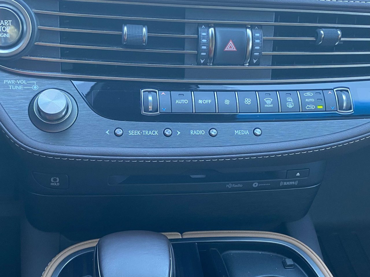 Used 2018 Lexus LS 500 w/ Accessory Package (Z2) RWD image 39