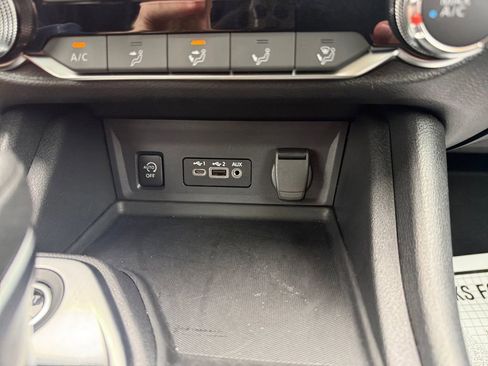Used 2024 Nissan Sentra SV FWD image 22