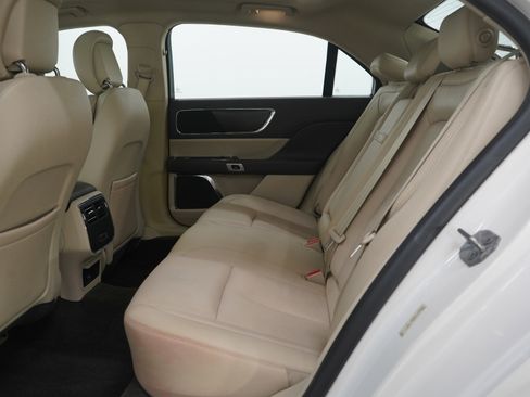 Used 2017 Lincoln Continental Select w/ Climate Package image 13