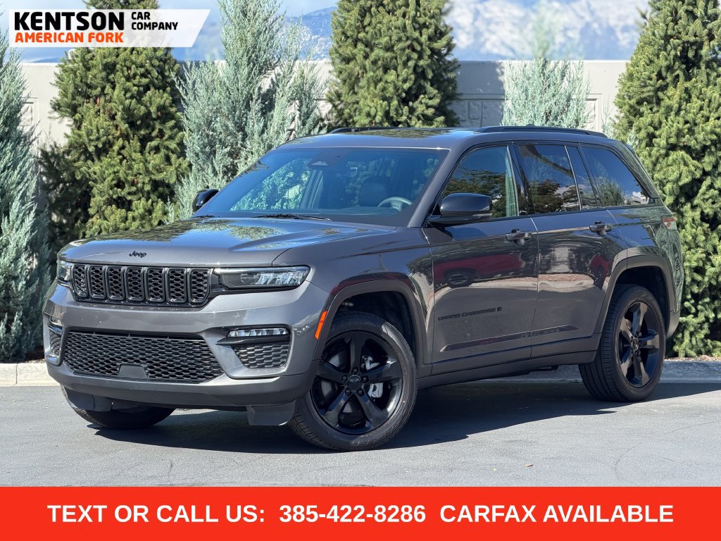 Used 2025 Jeep Grand Cherokee Limited w/ Black Appearance Package AWD/4WD image 1