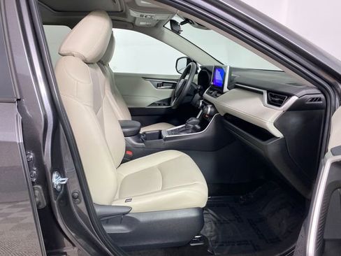 Used 2025 Toyota RAV4 XLE w/ Convenience Package image 8