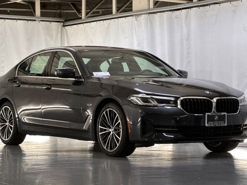 Certified 2023 BMW 530e w/ Premium Package image 6