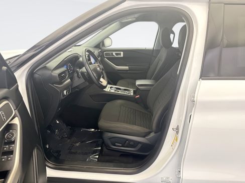 Used 2020 Ford Explorer XLT AWD/4WD image 10