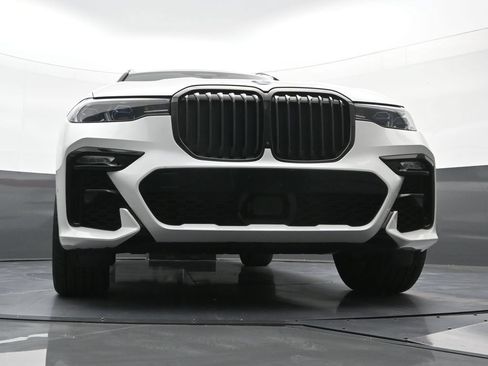 Used 2022 BMW X7 M50i w/ Dynamic Handling Package AWD/4WD image 24