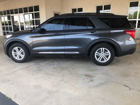Used 2020 Ford Explorer XLT w/ Equipment Group 202A image 4