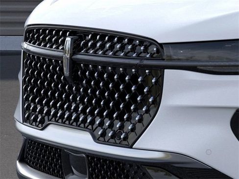 New 2026 Lincoln Nautilus Premier image 17