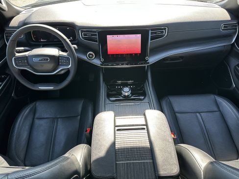 Used 2024 Jeep Wagoneer L Series II w/ Flexible Seating Group RWD image 22