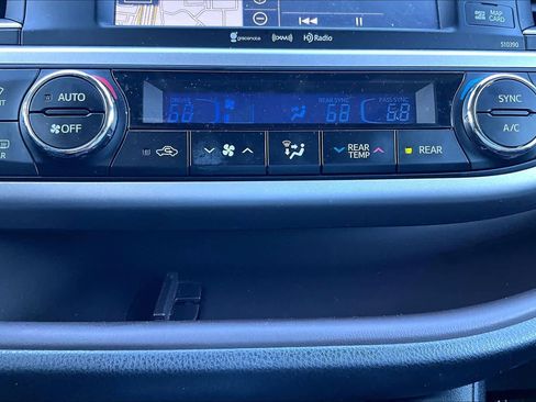 Used 2019 Toyota Highlander XLE image 34