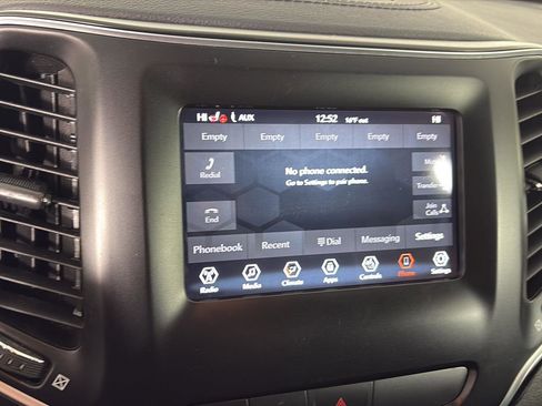 Used 2019 Jeep Cherokee Latitude Plus w/ Comfort/Convenience Group image 32