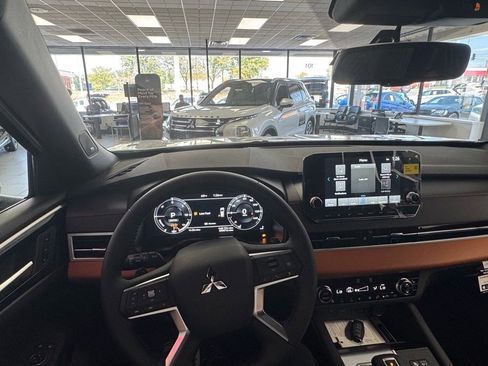 New 2025 Mitsubishi Outlander SEL image 26