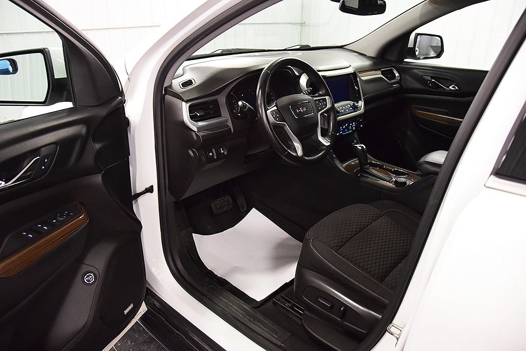 Used 2017 GMC Acadia SLE w/ LPO, Floor Liner Package FWD image 13