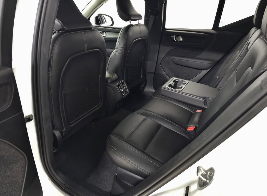 Certified 2024 Volvo XC40 B5 Plus w/ Climate Package AWD/4WD image 33