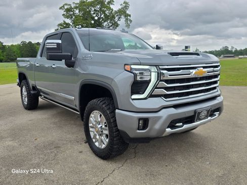 Used 2024 Chevrolet Silverado 2500 High Country w/ Technology Package AWD/4WD image 8