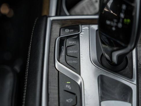 Used 2018 BMW 750i xDrive image 25