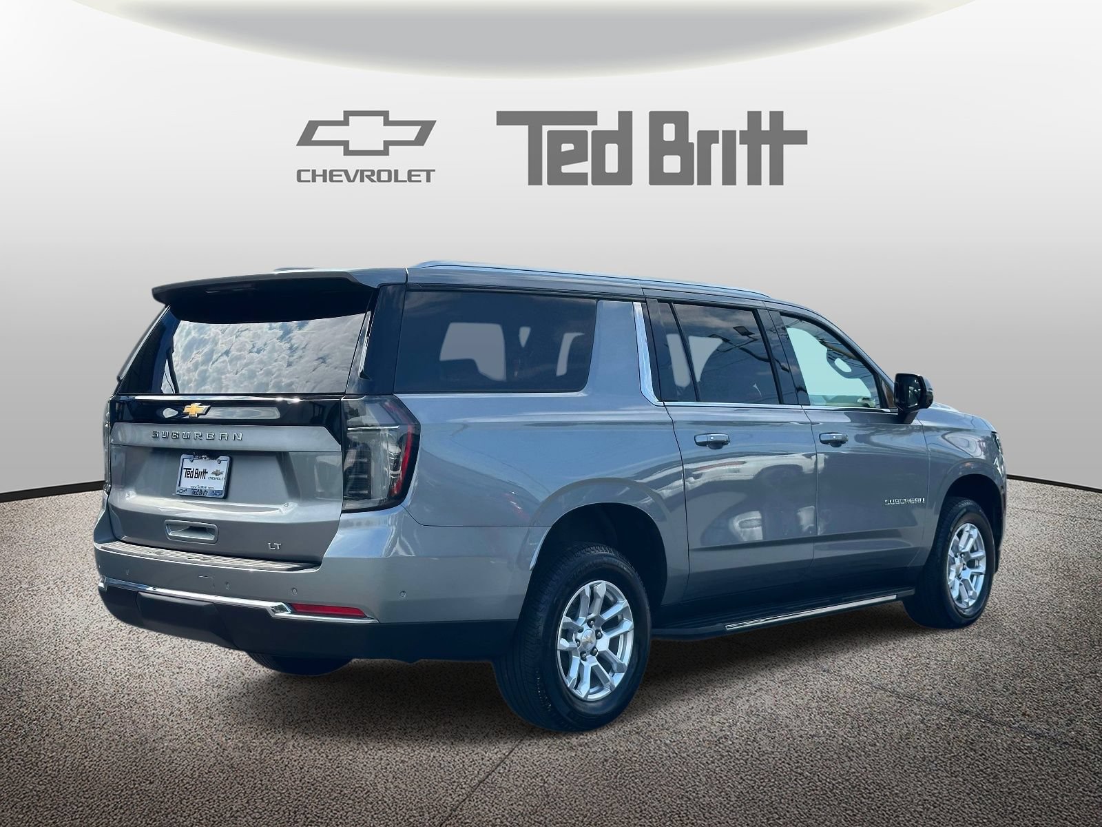 Certified 2026 Chevrolet Suburban LT w/ Comfort Package AWD/4WD image 4