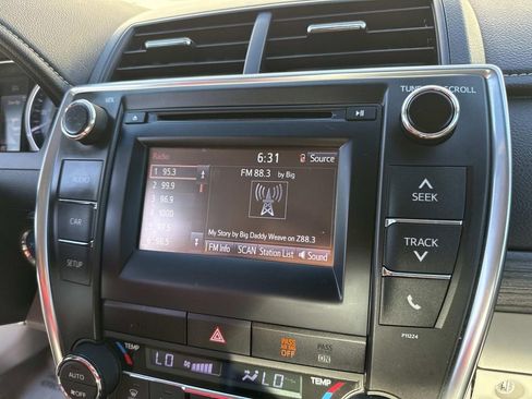 Used 2016 Toyota Camry LE image 33