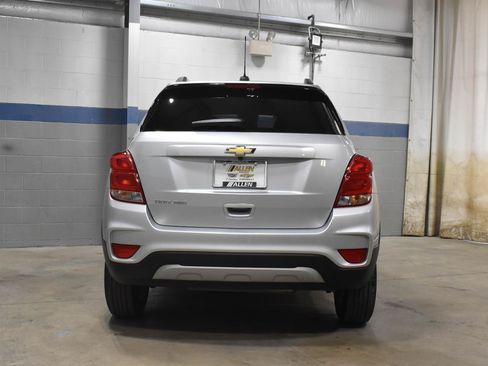 Used 2022 Chevrolet Trax LT w/ LT Convenience Package AWD/4WD image 25