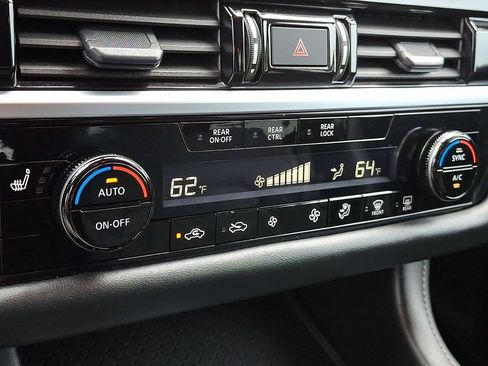 Used 2024 Nissan Pathfinder SV AWD/4WD image 17