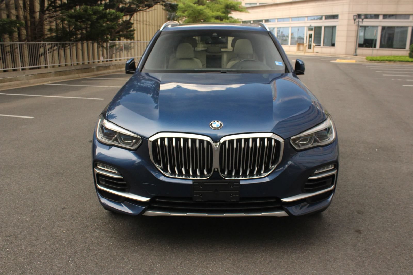 Used 2019 BMW X5 xDrive40i w/ Executive Package AWD/4WD image 3