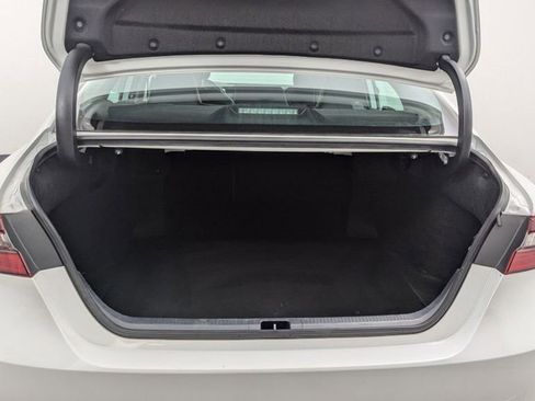 Used 2023 Toyota Camry SE image 5