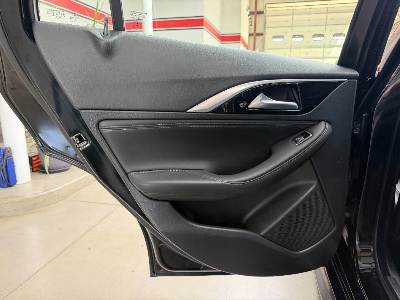 Used 2018 INFINITI QX30 FWD image 12