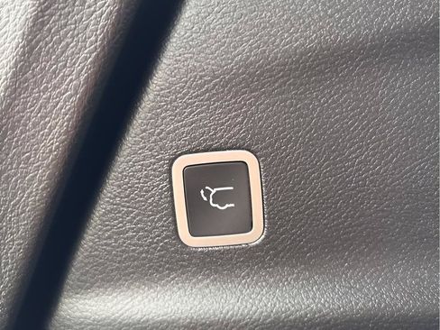 New 2026 Chrysler Pacifica Select FWD image 9
