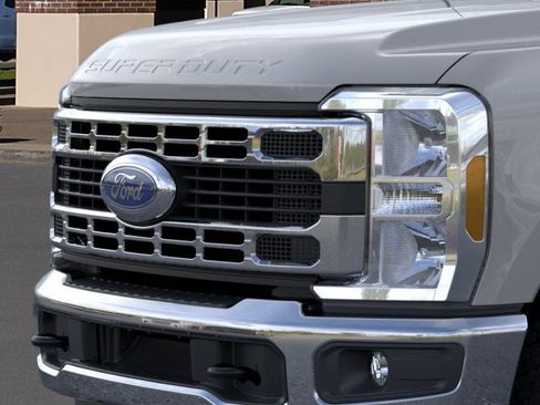 New 2025 Ford F250 XLT w/ FX4 Off-Road Package image 17