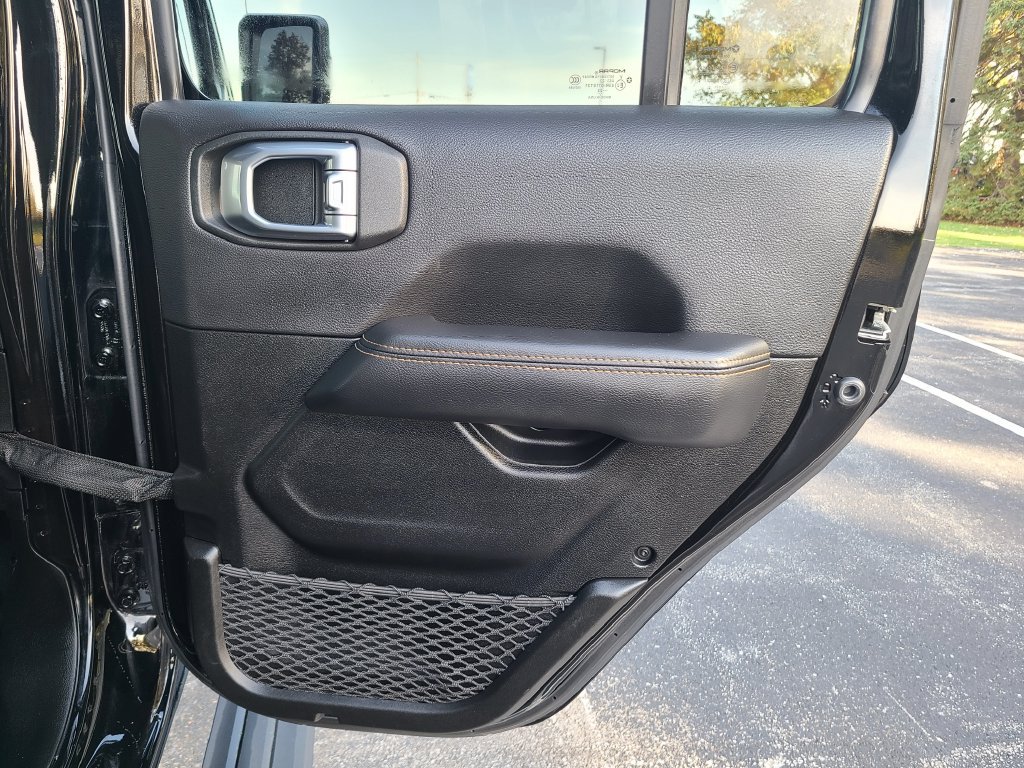 Used 2022 Jeep Gladiator Overland AWD/4WD image 13
