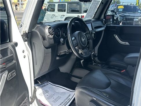 Used 2016 Jeep Wrangler Unlimited Sahara w/ Max Tow Package image 15