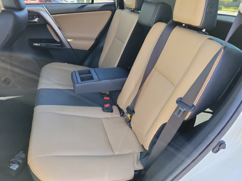 Used 2018 Toyota RAV4 Limited FWD image 17