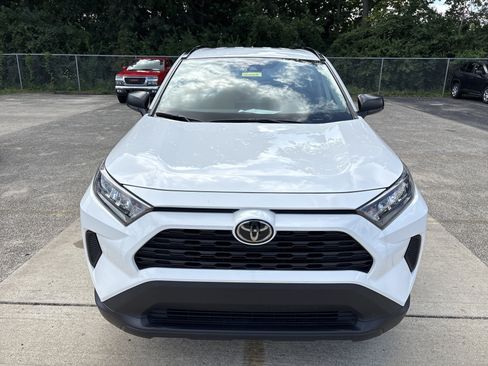 Used 2020 Toyota RAV4 LE FWD image 2