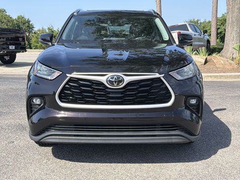 Used 2020 Toyota Highlander XLE FWD image 6